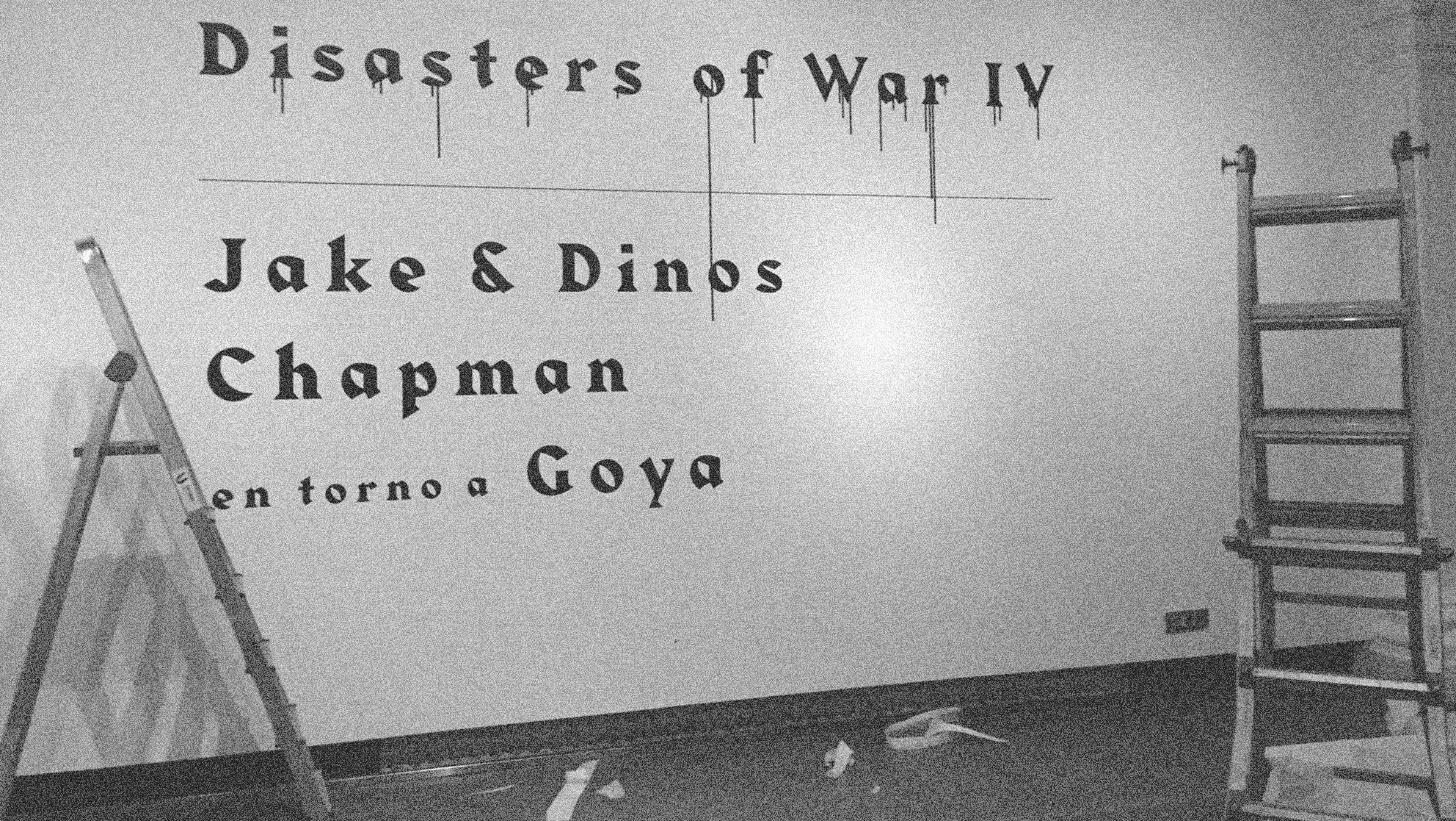 Fotografía del montaje de la exposición Jake And Dinos Chapman en torno a Goya